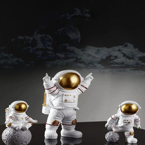 Conjunto de 4 Estátuas de Astronautas